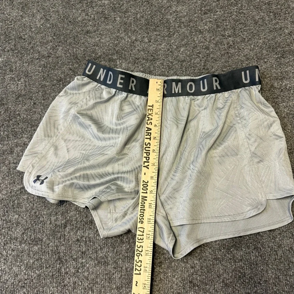 Under Armour Shorts Womens Size M Grey Geometric Athletic Running HeatGear Gym